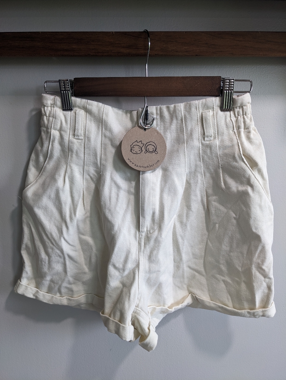 NEW AARON & AMBER paperbag short in Cream Women's Size Large Capsule Wardrobe